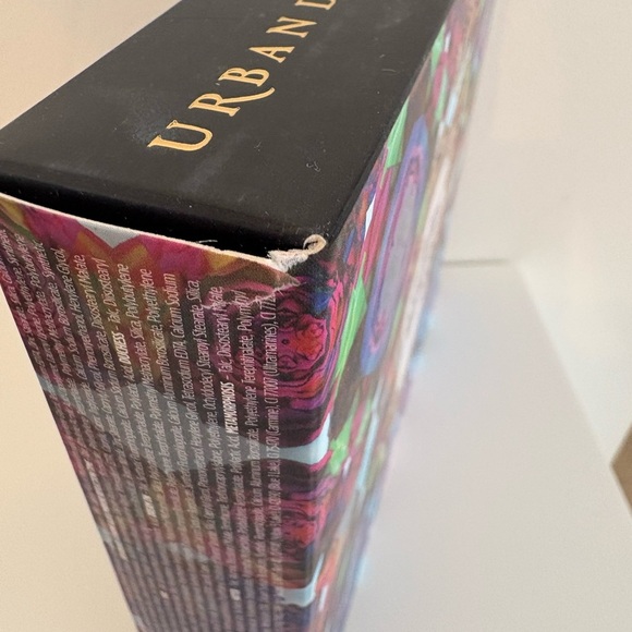 Urban Decay x Disney – Alice Through the Looking Glass Palette (Limited Edition) - Picture 2 of 5